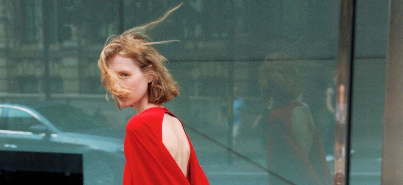Alberta Ferretti FW25: il romanticismo evolve con Lorenzo Serafini