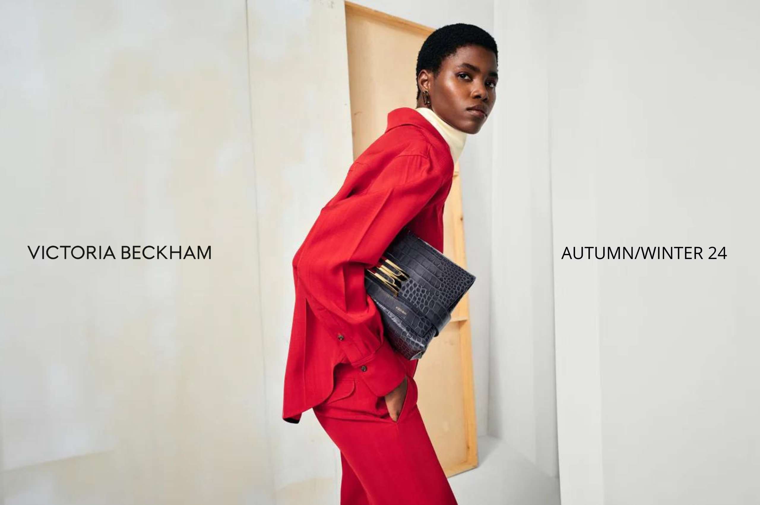 Victoria Beckham Autunno/Inverno 2024: Eleganza e Modernità in Perfetta Armonia