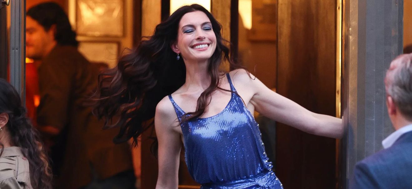 Il Diavolo veste Prada 2: Anne Hathaway brilla in Rabanne e accende la Spring/Summer 26.