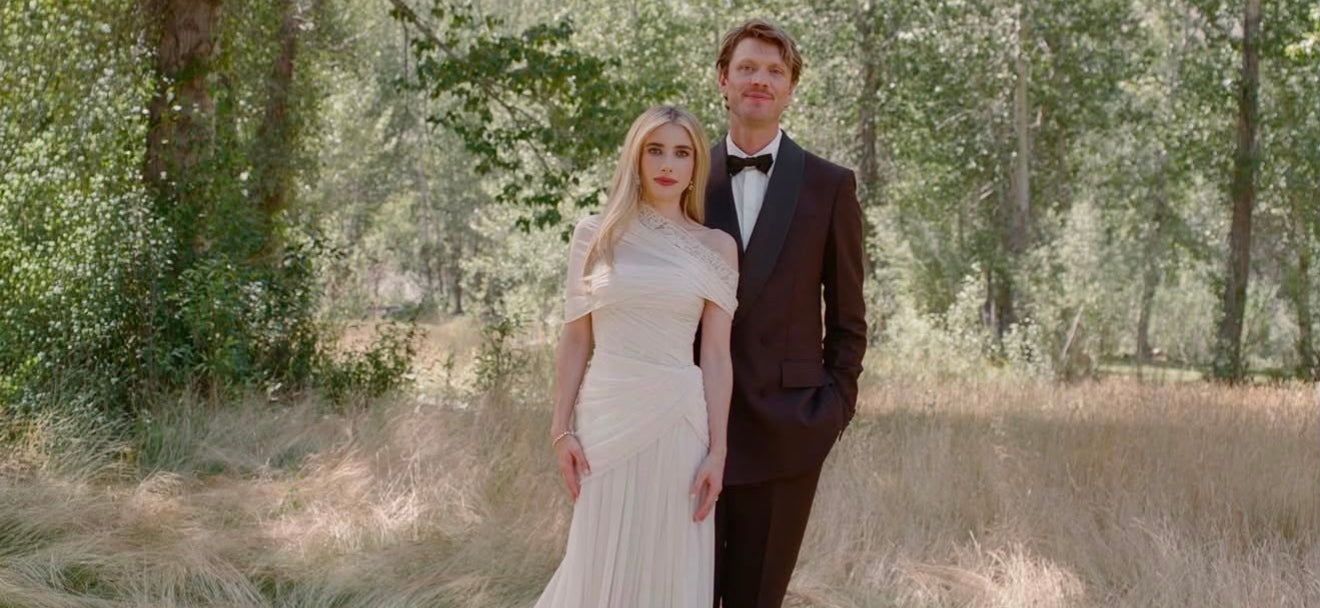 Emma Roberts dice "sì" in Monique Lhuillier: il bridal look che riscrive il romanticismo contemporaneo