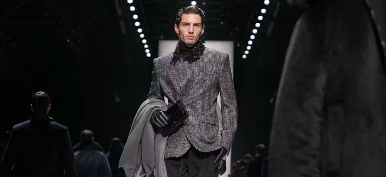 La forza della misura. Milano chiude la moda uomo FW26