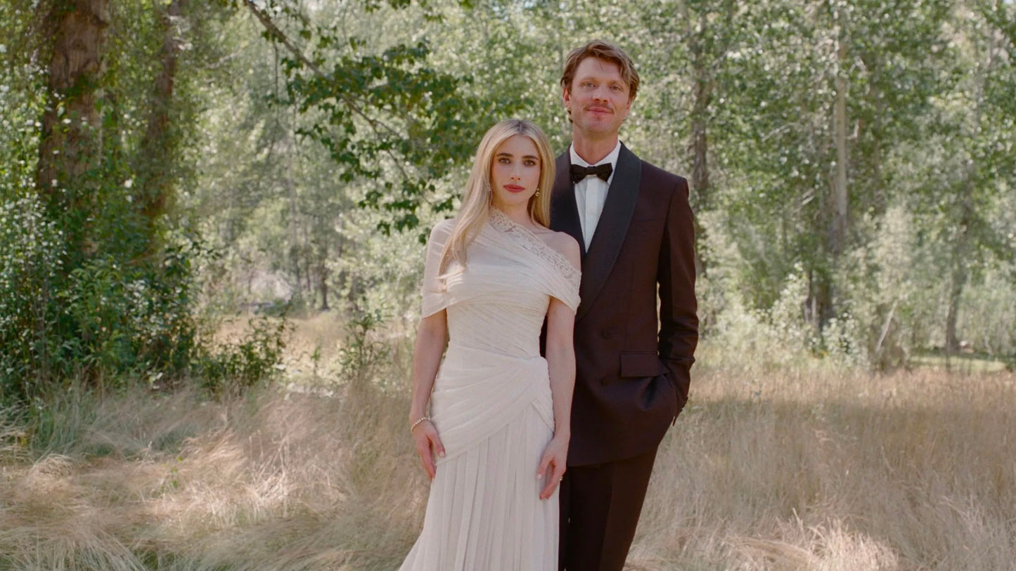 Emma Roberts dice "sì" in Monique Lhuillier: il bridal look che riscrive il romanticismo contemporaneo