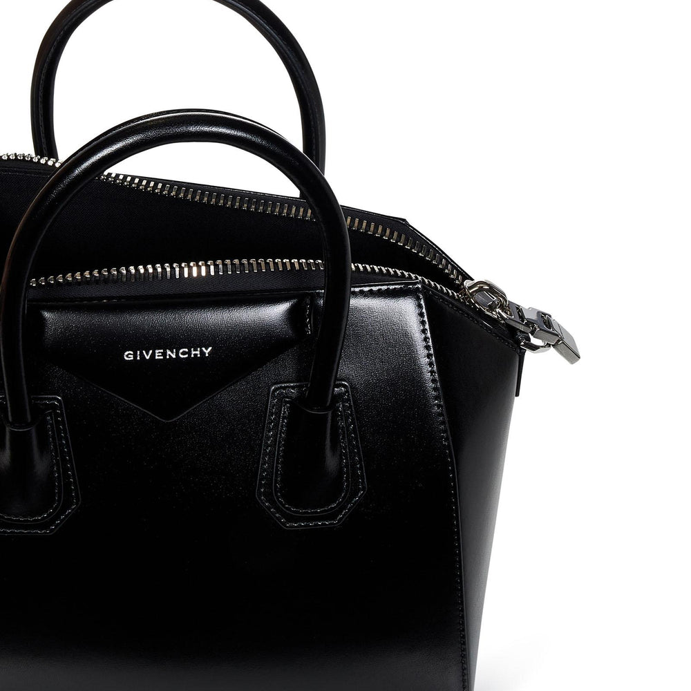 
                  
                    Givenchy BB50TPB1R0001
                  
                