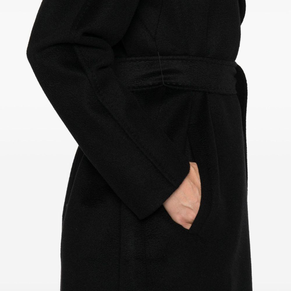 
                  
                     2526016091600 013 MaxMara Studio 
                  
                