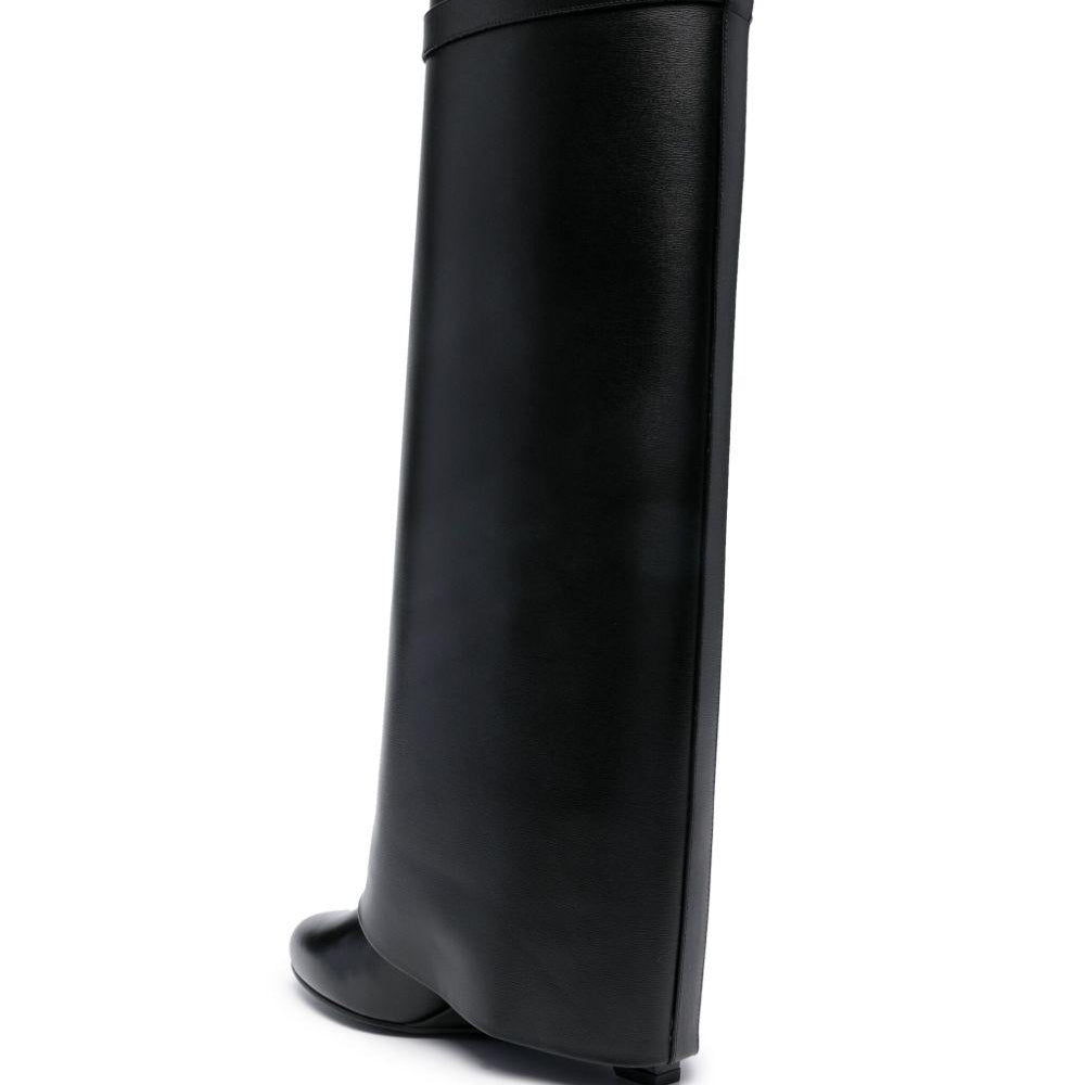 
                  
                    Stivali Shark Lock Givenchy BE702NE1NG 001 Givenchy 
                  
                