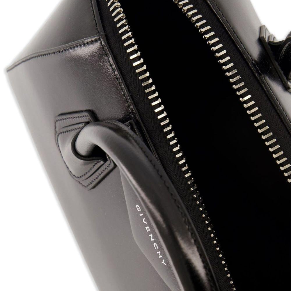 
                  
                    Borsa a mano Antigona piccola Givenchy BB5149B1R0 001 Givenchy 
                  
                