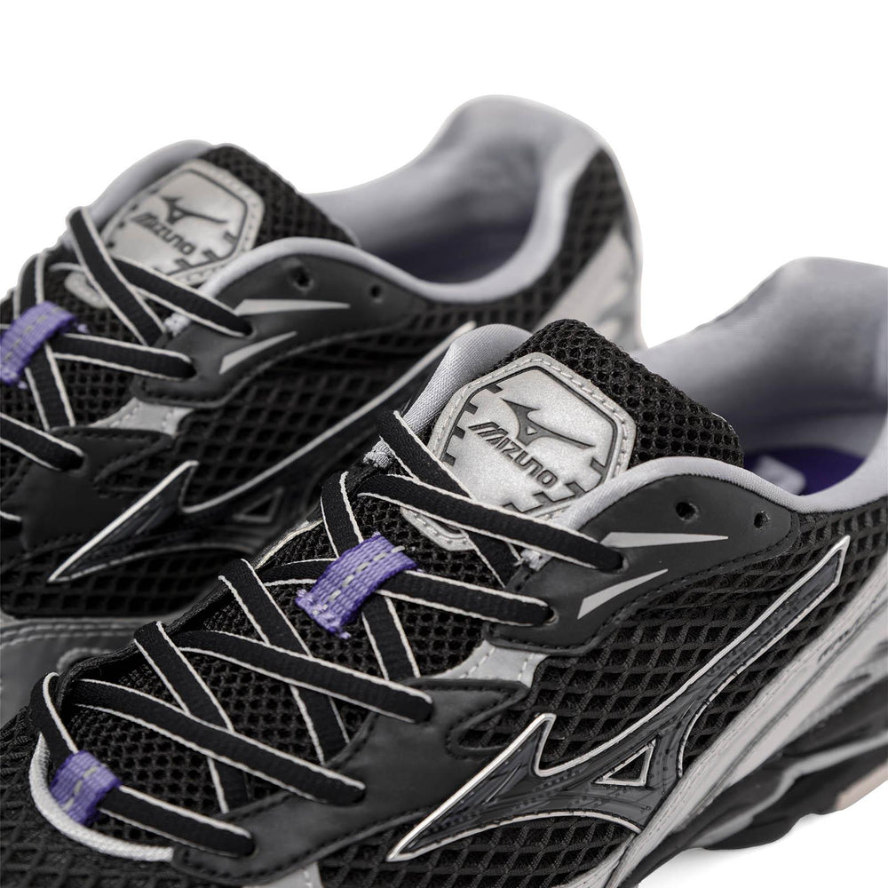 
                  
                    Mizuno D1GA250601
                  
                