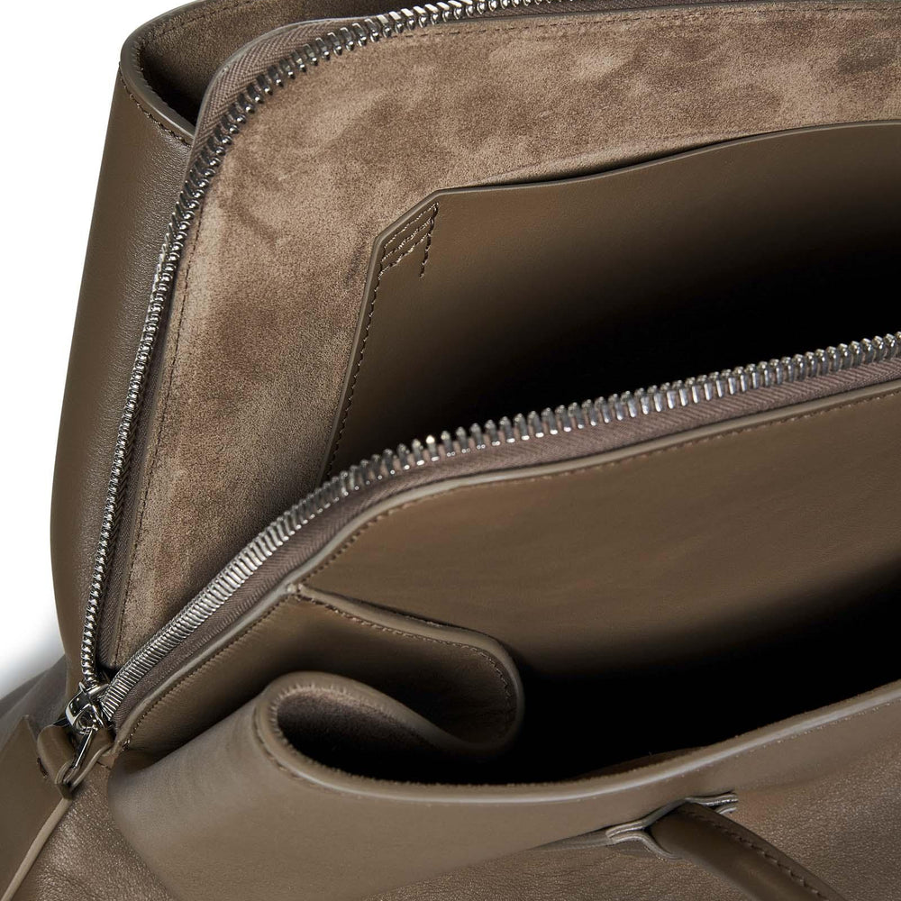 
                  
                    Borsa a mano ''La Passeggiata Medium'' The Attico 250WAH00054 046 The Attico 
                  
                