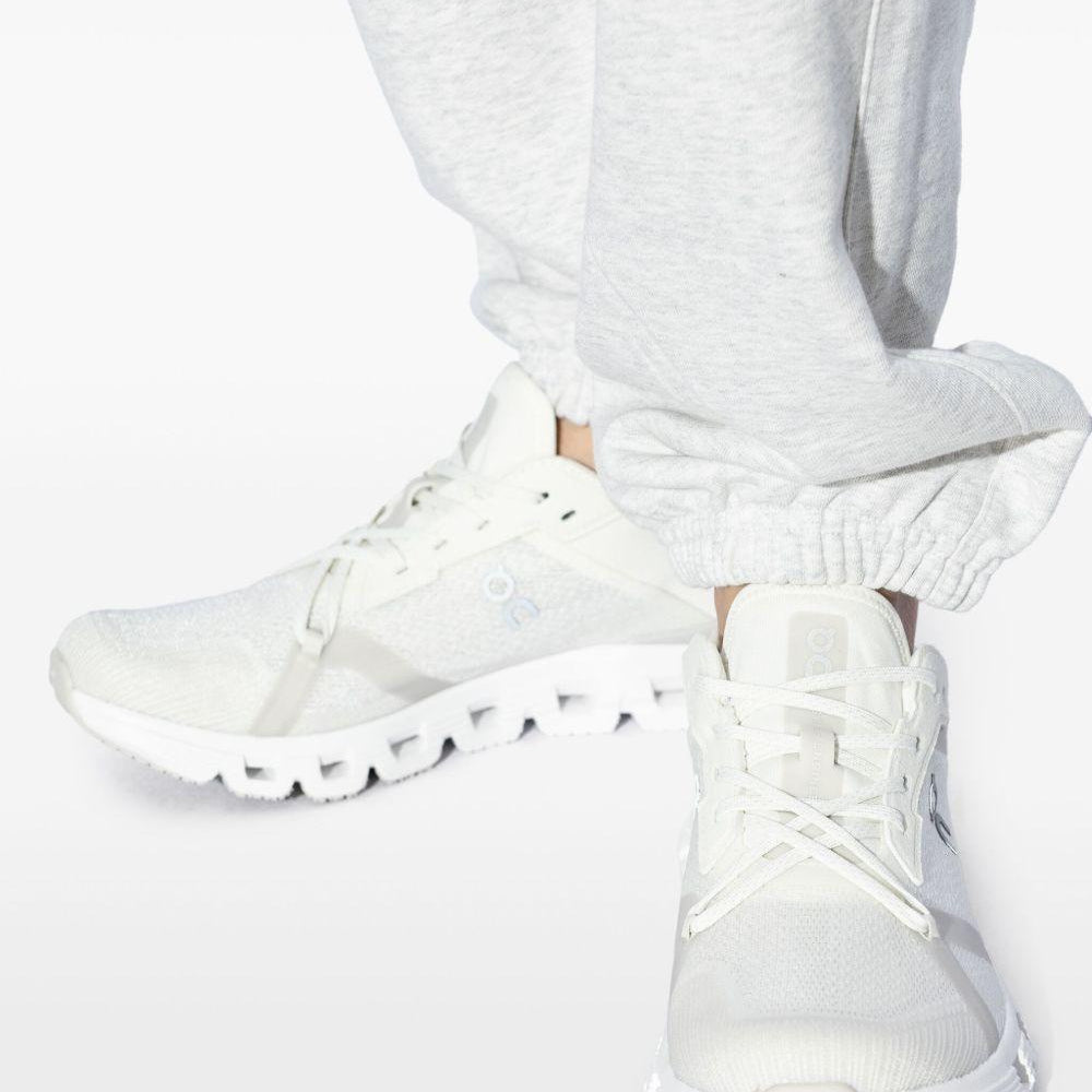 
                  
                    On Running 3WF10172852WHITE
                  
                