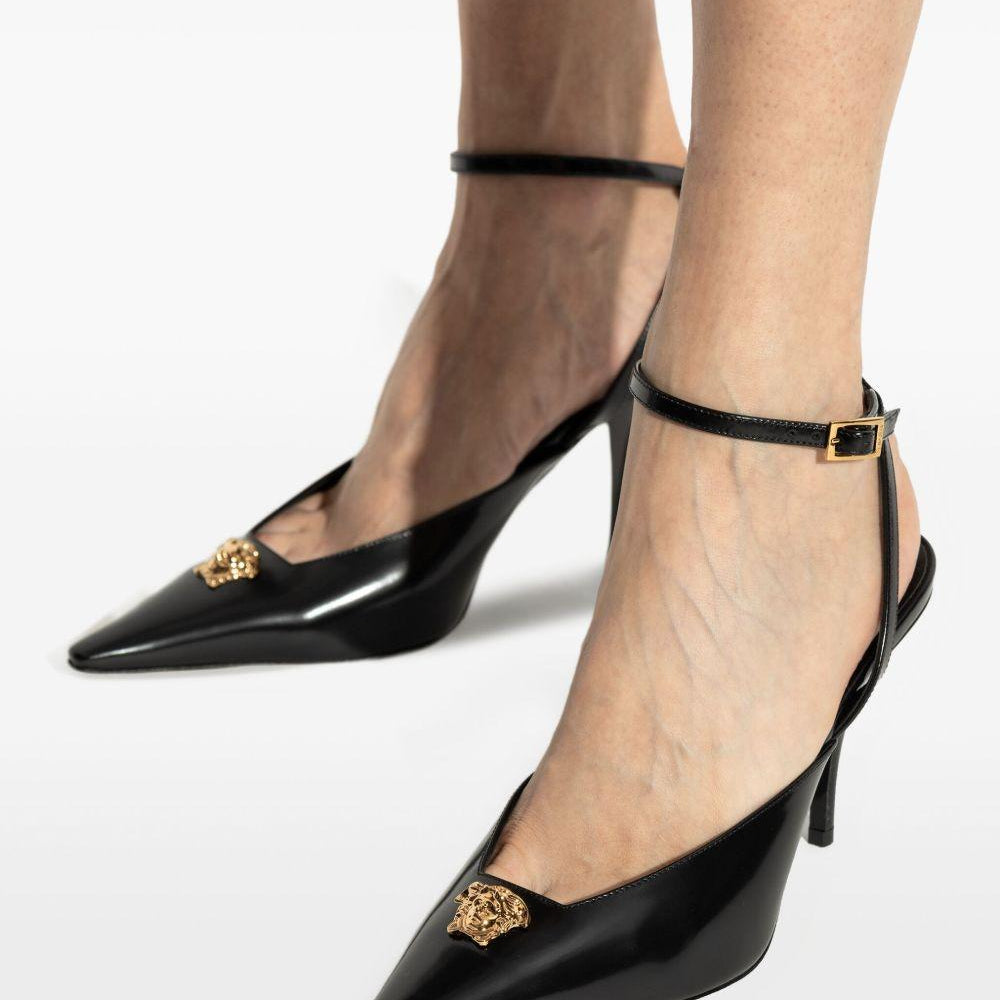 
                  
                    Décolleté La Medusa Versace 10204791A14835 1B00V Versace 
                  
                