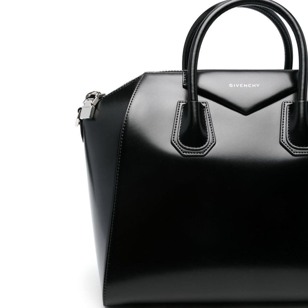 
                  
                    Borsa a mano Antigona Media Givenchy BB50TQB1R0 001 Givenchy 
                  
                