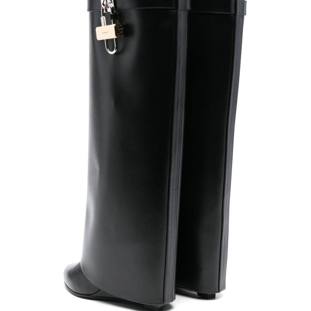 
                  
                    Stivali Shark Lock Givenchy BE702XE1NG 001 Givenchy 
                  
                