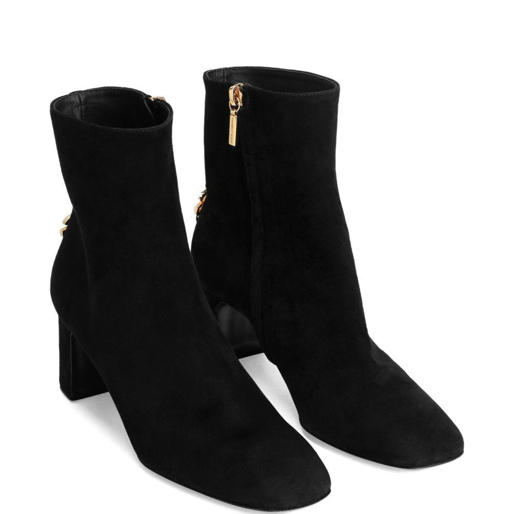 
                  
                    Stivali DOLCE & GABBANA CT1092A1275 80999 DOLCE & GABBANA 
                  
                