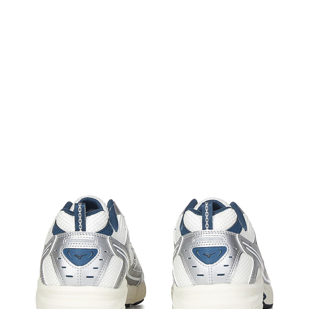 
                  
                    Mizuno D1GA245102
                  
                
