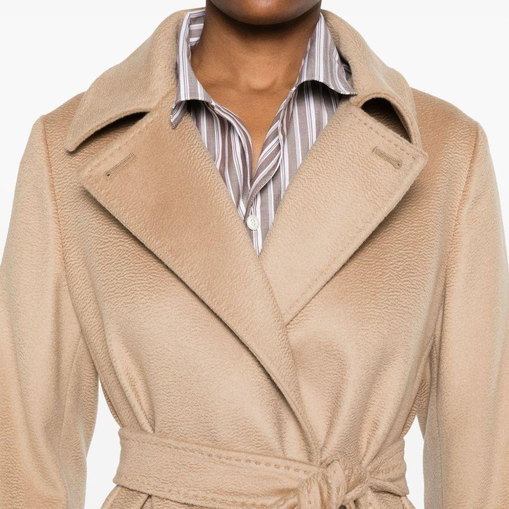 
                  
                     2526016051600 006 MaxMara Studio 
                  
                