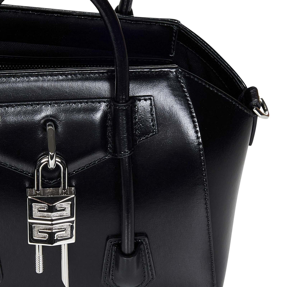 
                  
                    Givenchy BB50U0B1R0001
                  
                