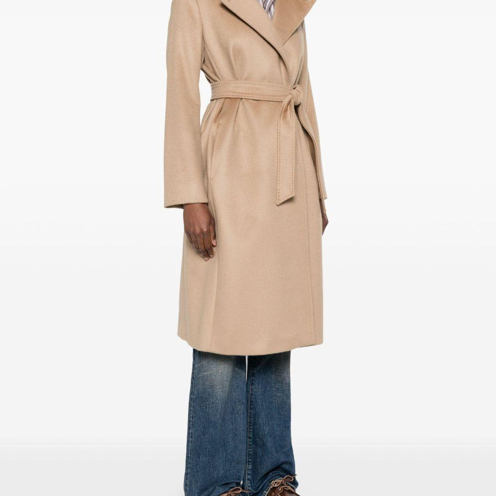 
                  
                     2526016051600 006 MaxMara Studio 
                  
                